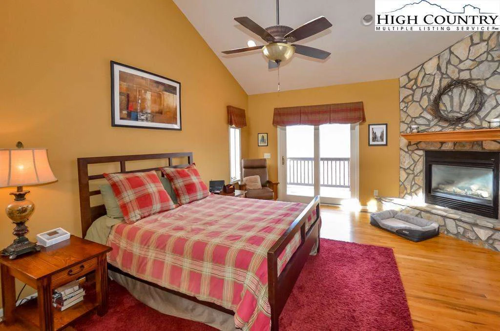 Image number 3 for the current listing