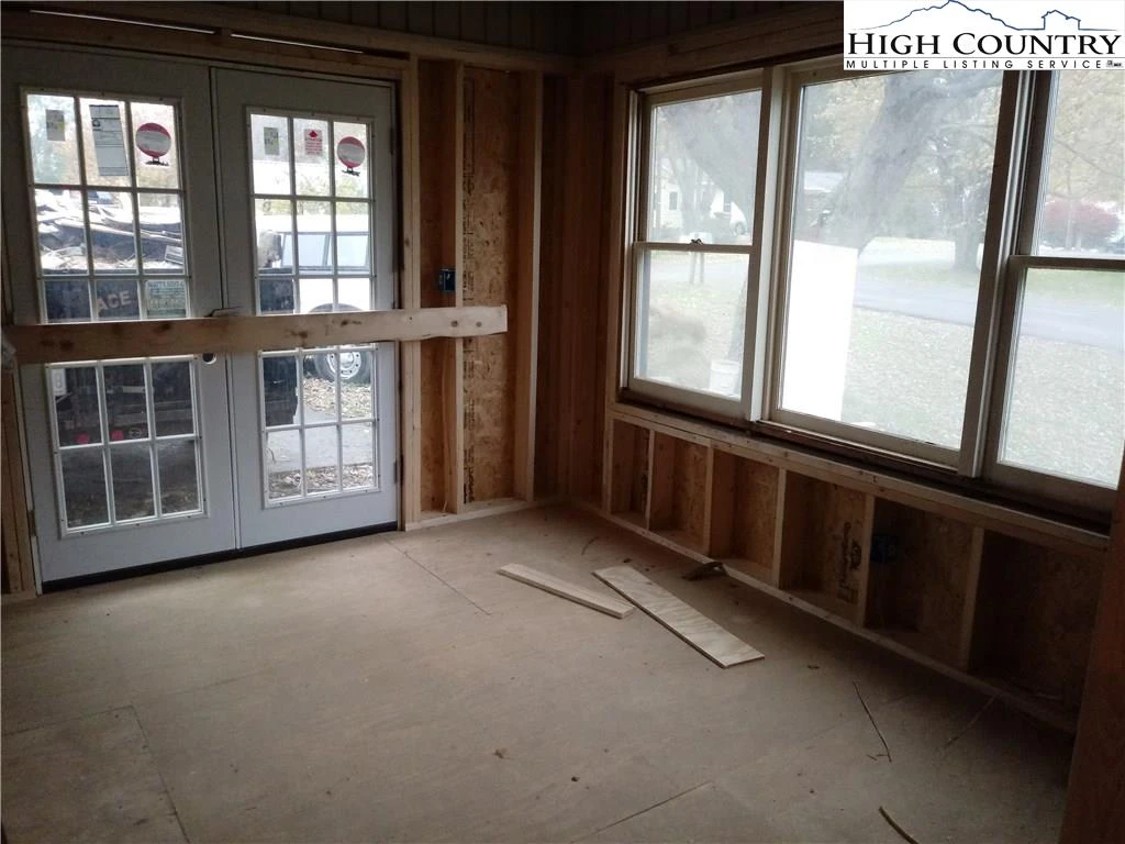 Image number 9 for the current listing