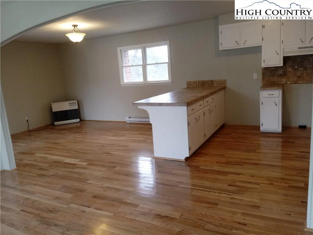 Image number 21 for the current listing