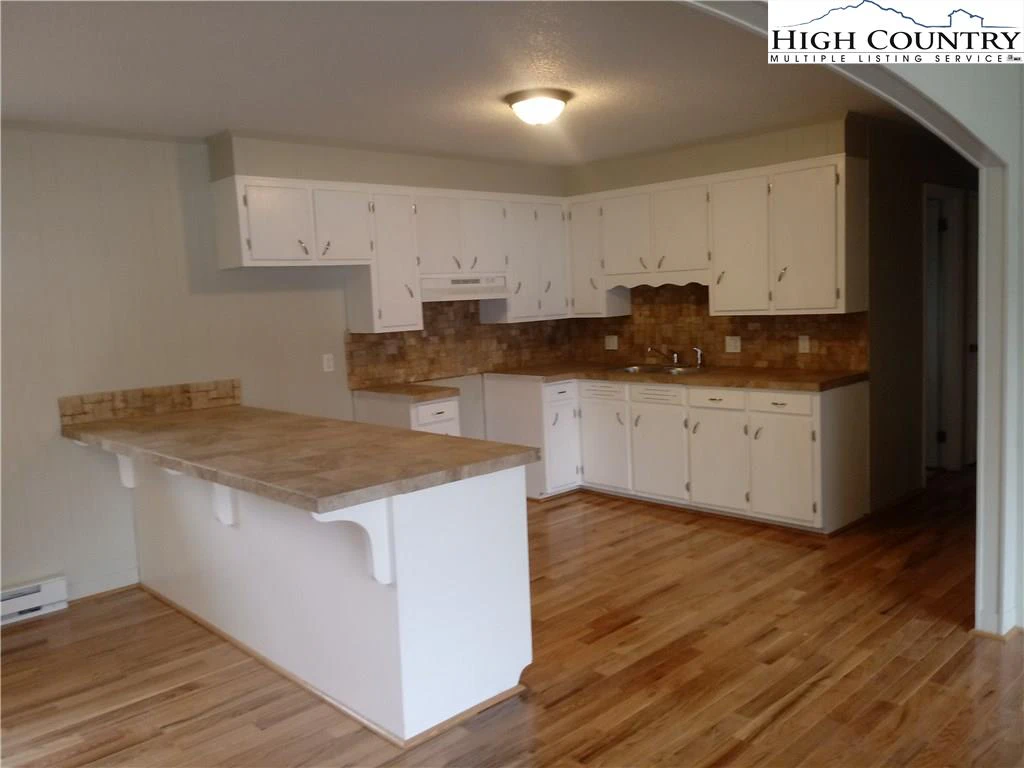 Image number 20 for the current listing