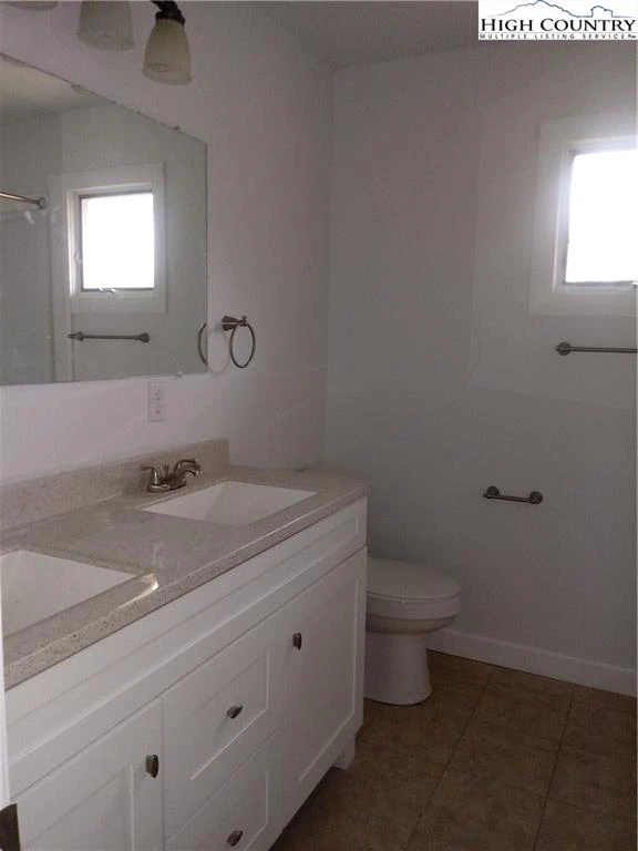 Image number 18 for the current listing