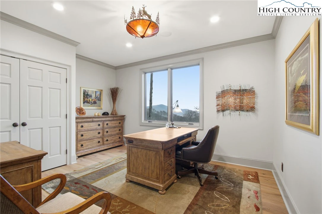 Image number 3 for the current listing