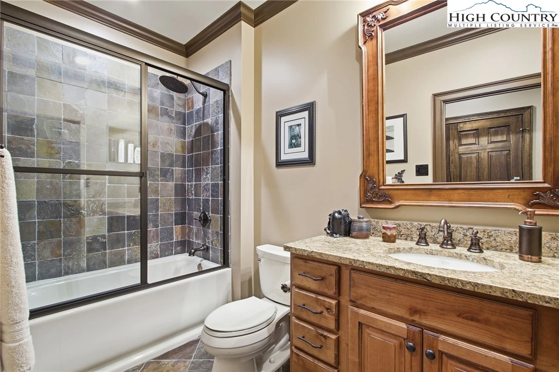 Image number 4 for the current listing