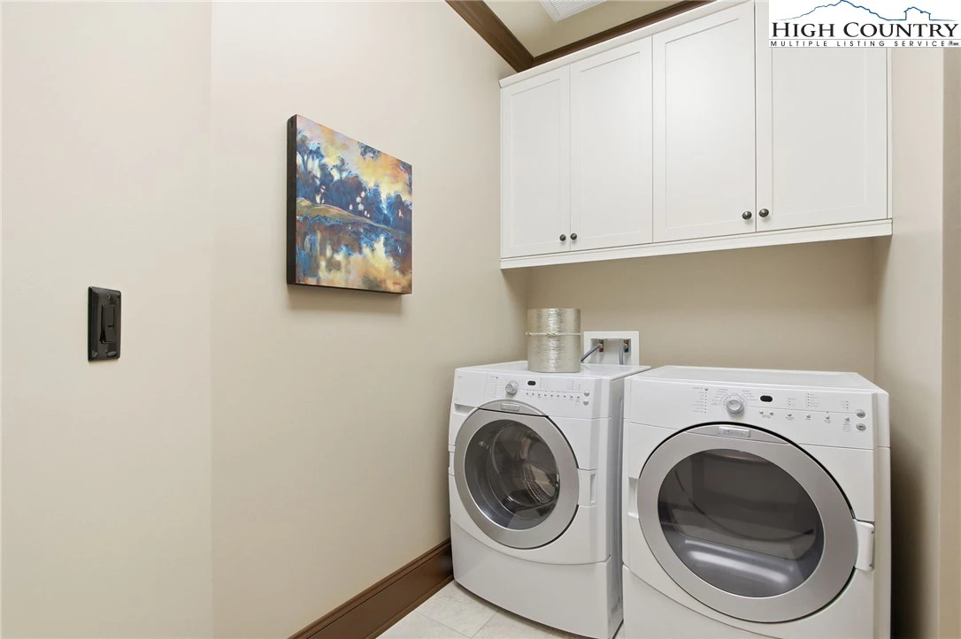Image number 5 for the current listing