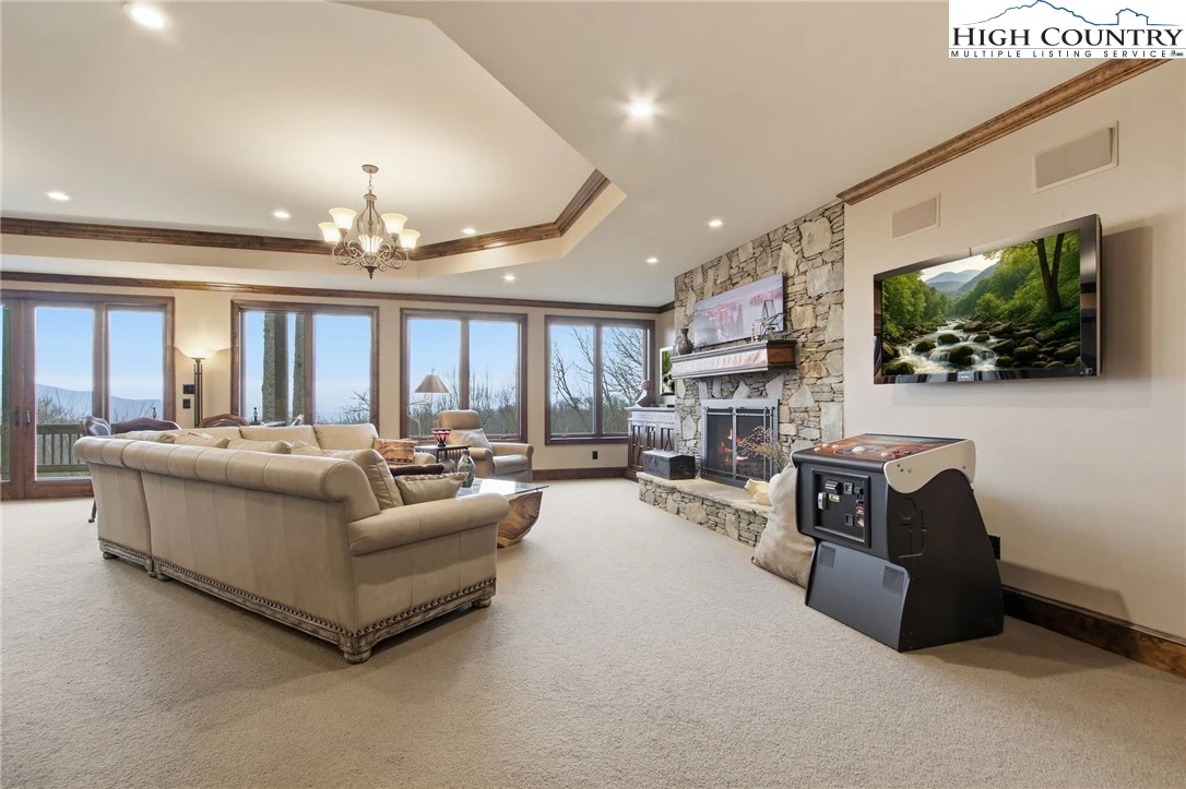 Image number 7 for the current listing