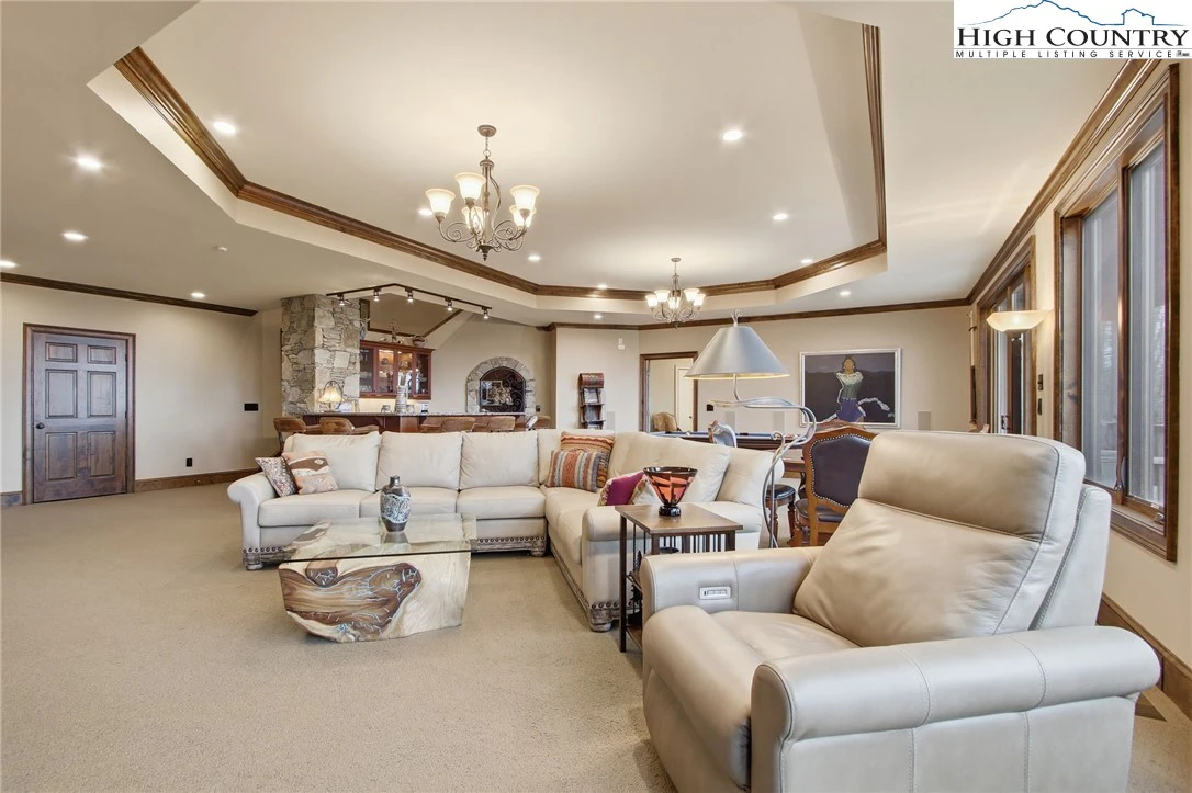 Image number 8 for the current listing
