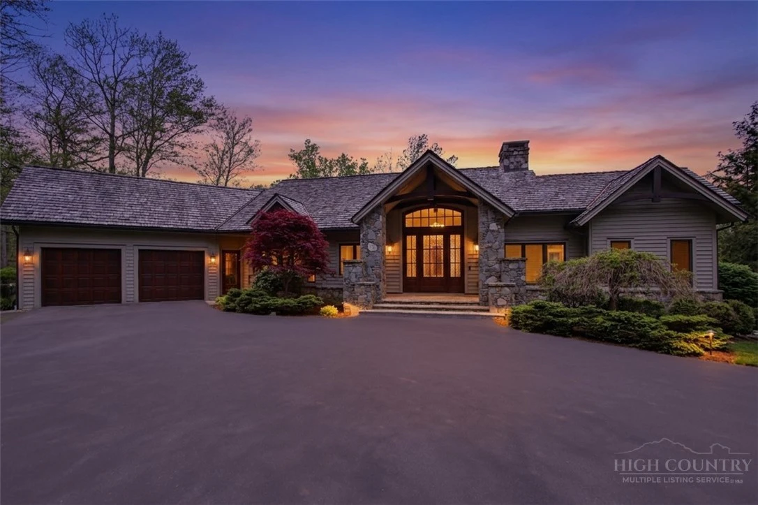 Image number 1 for the current listing