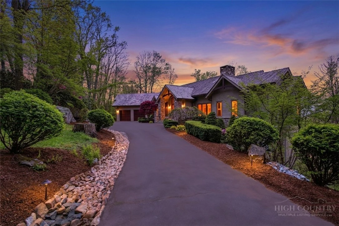 Image number 29 for the current listing