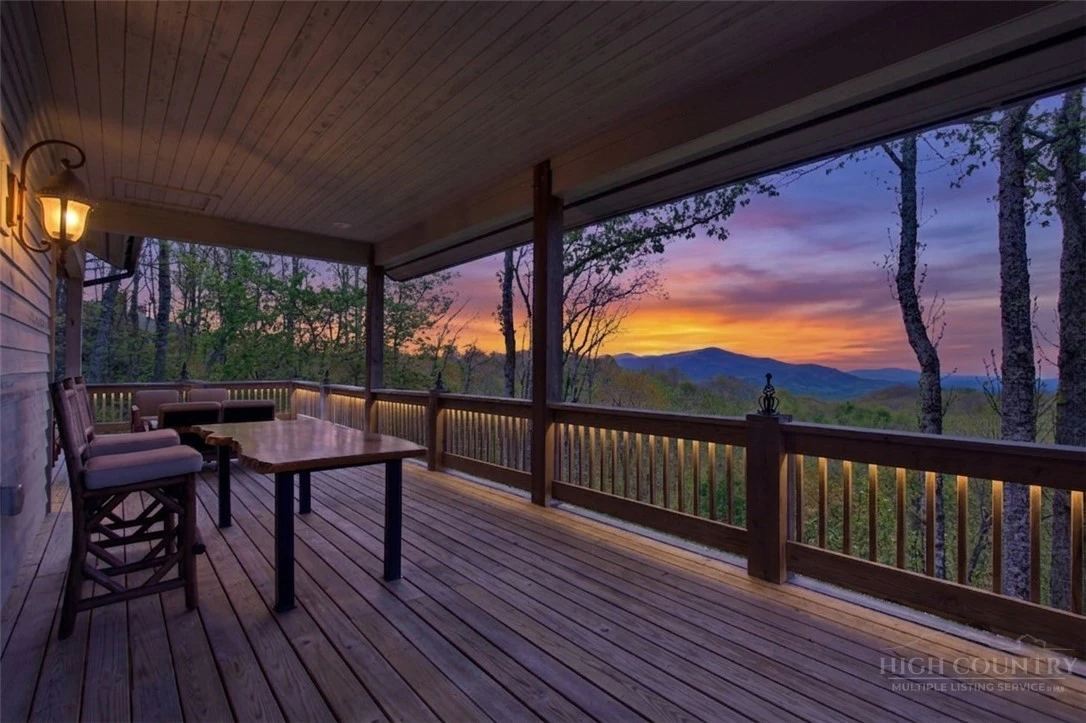 Image number 15 for the current listing