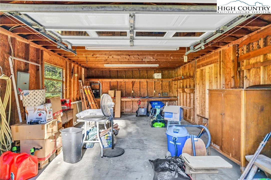 Image number 11 for the current listing