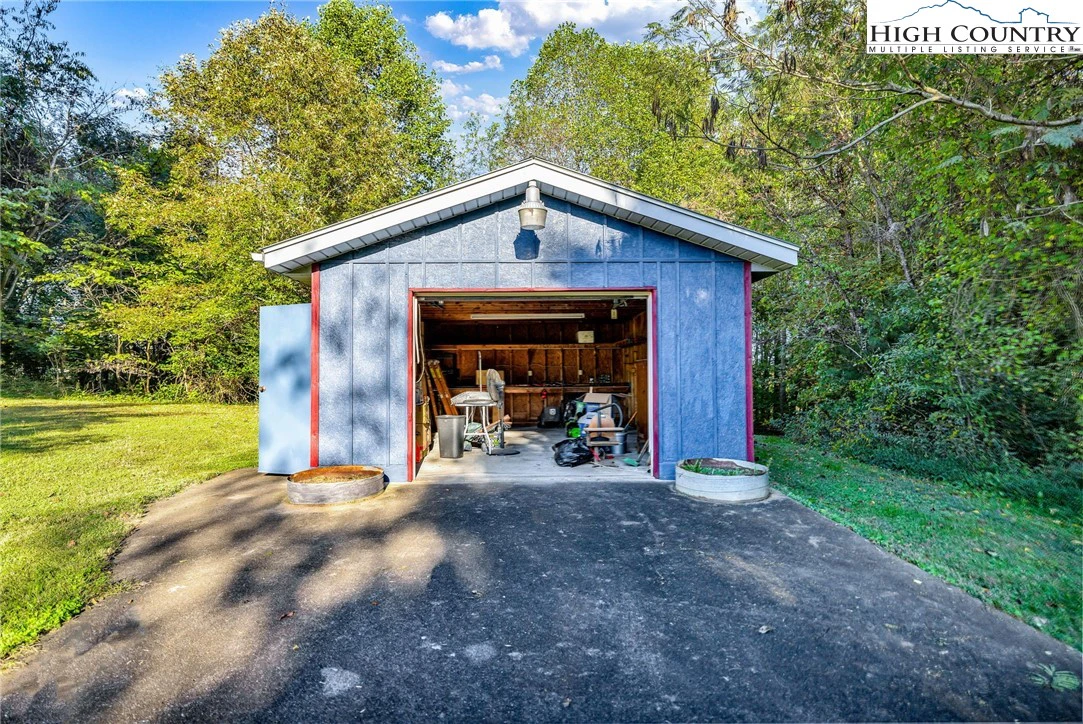 Image number 12 for the current listing