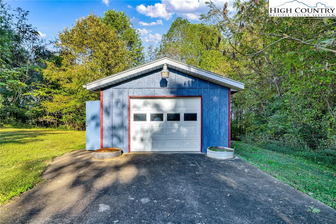 Image number 13 for the current listing