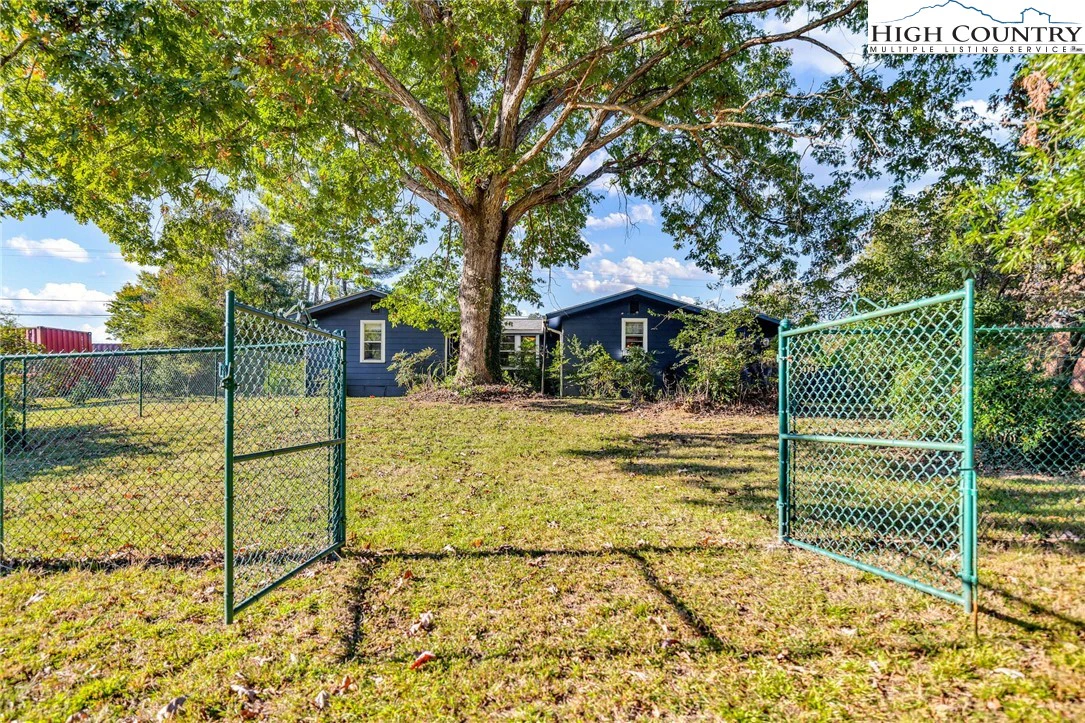 Image number 15 for the current listing