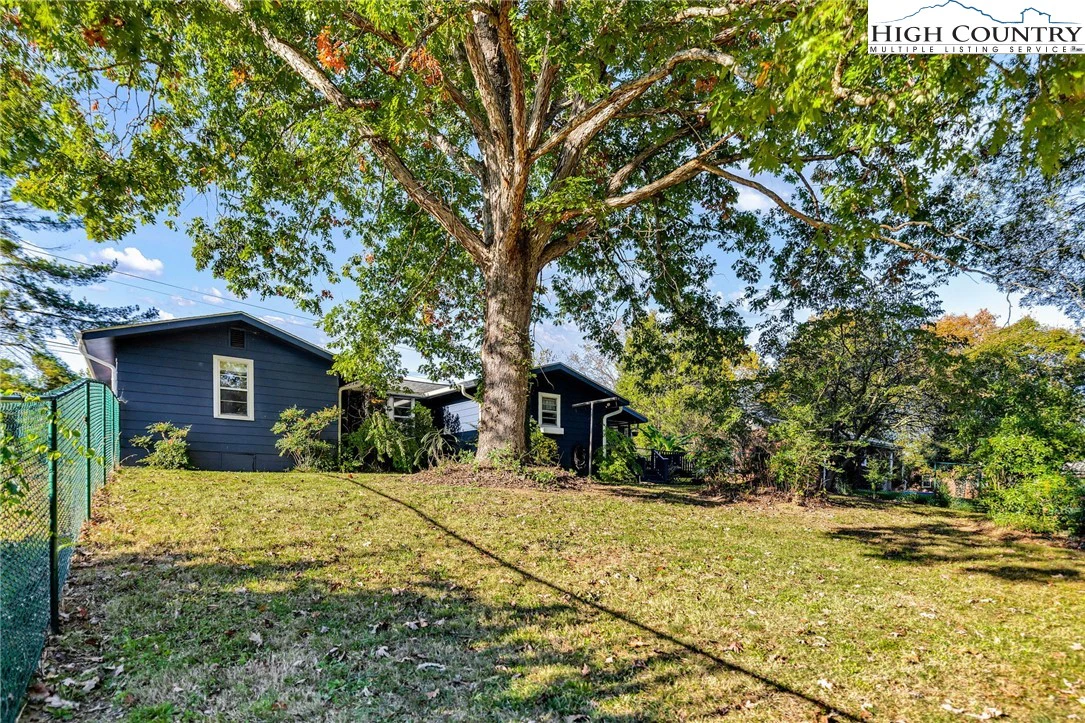 Image number 16 for the current listing