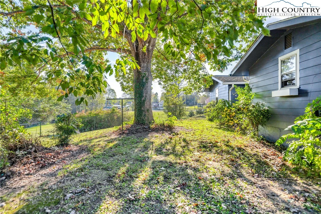 Image number 17 for the current listing