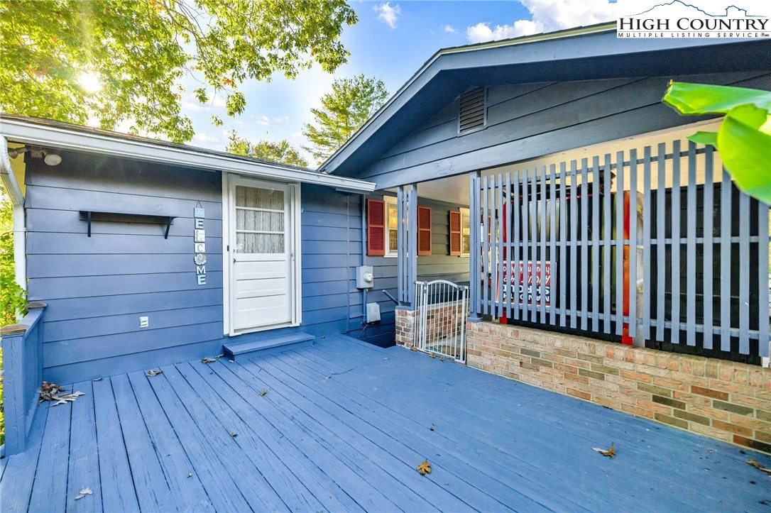 Image number 19 for the current listing