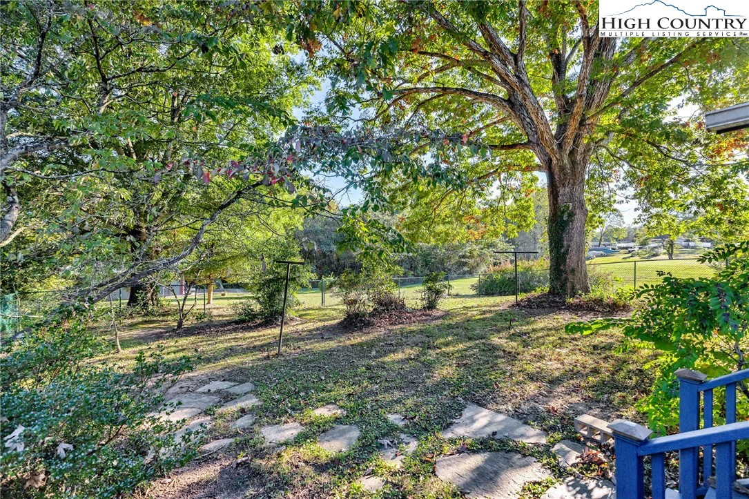 Image number 20 for the current listing
