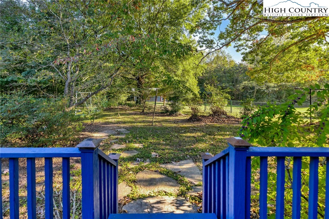 Image number 21 for the current listing
