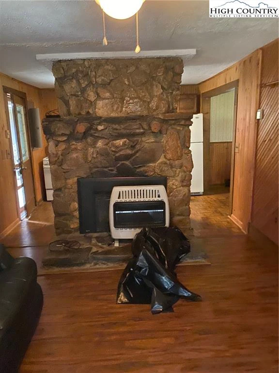 Image number 4 for the current listing