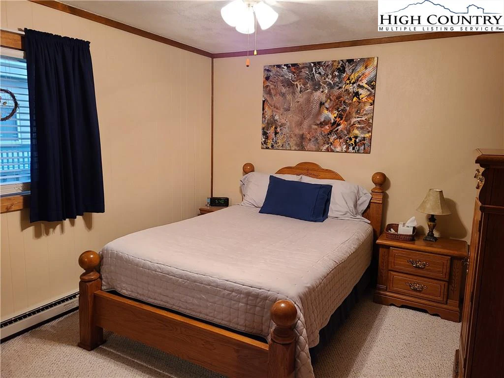 Image number 19 for the current listing