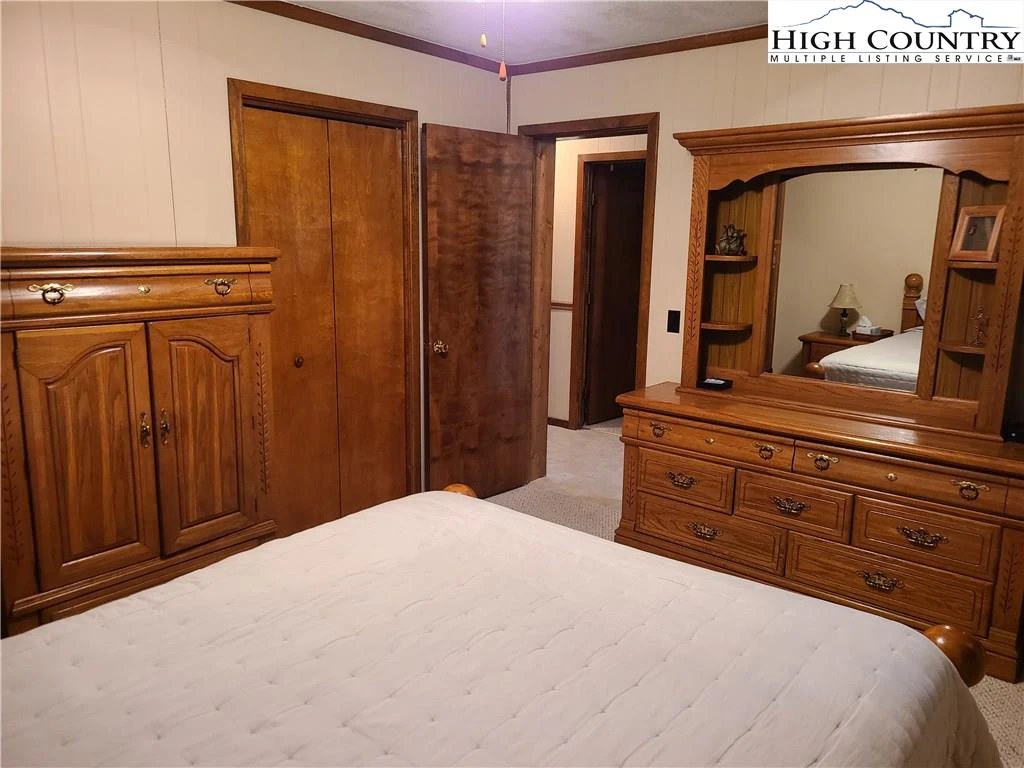 Image number 18 for the current listing