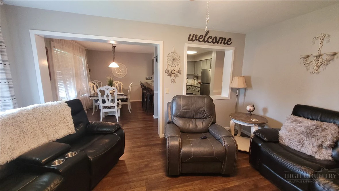Image number 5 for the current listing