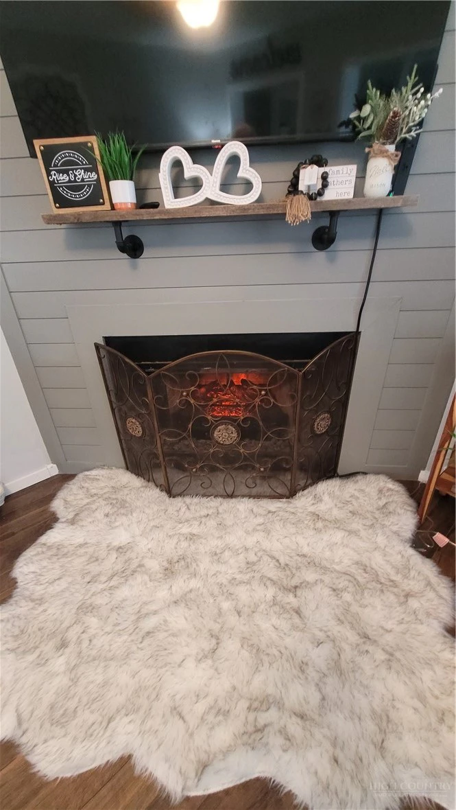 Image number 6 for the current listing