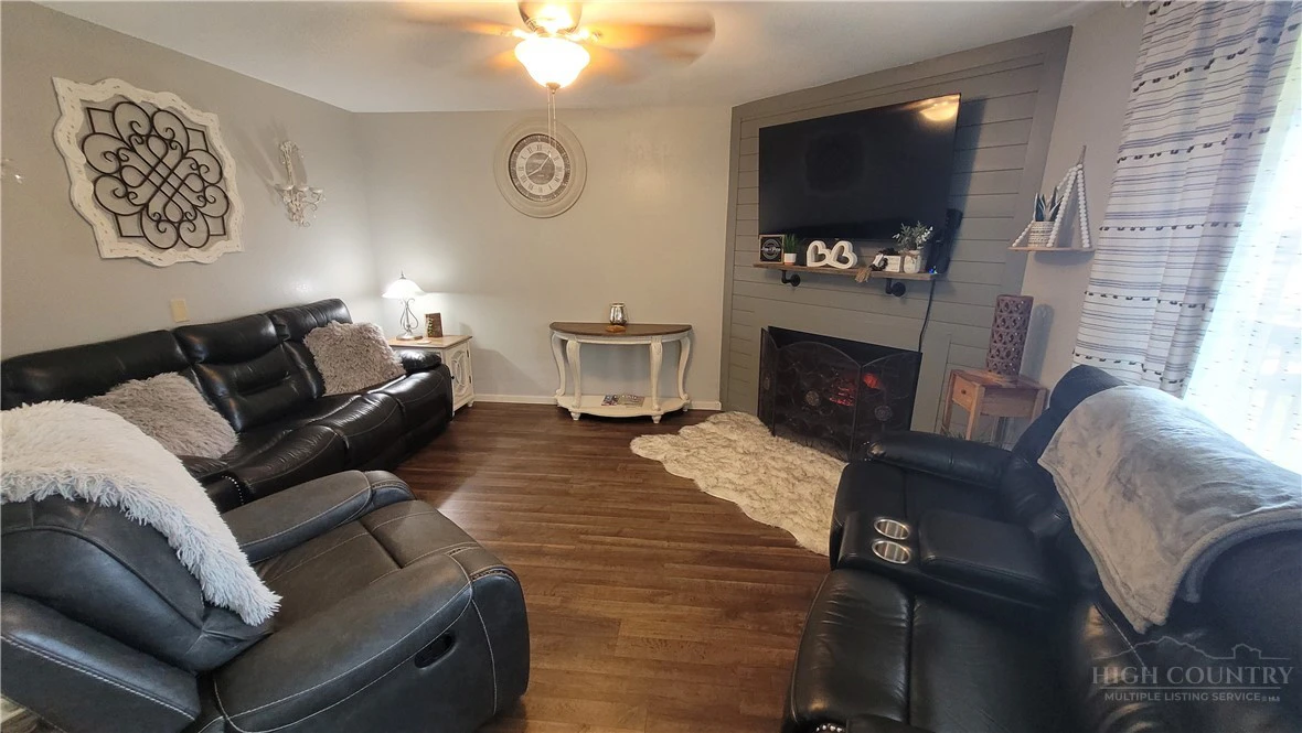 Image number 7 for the current listing