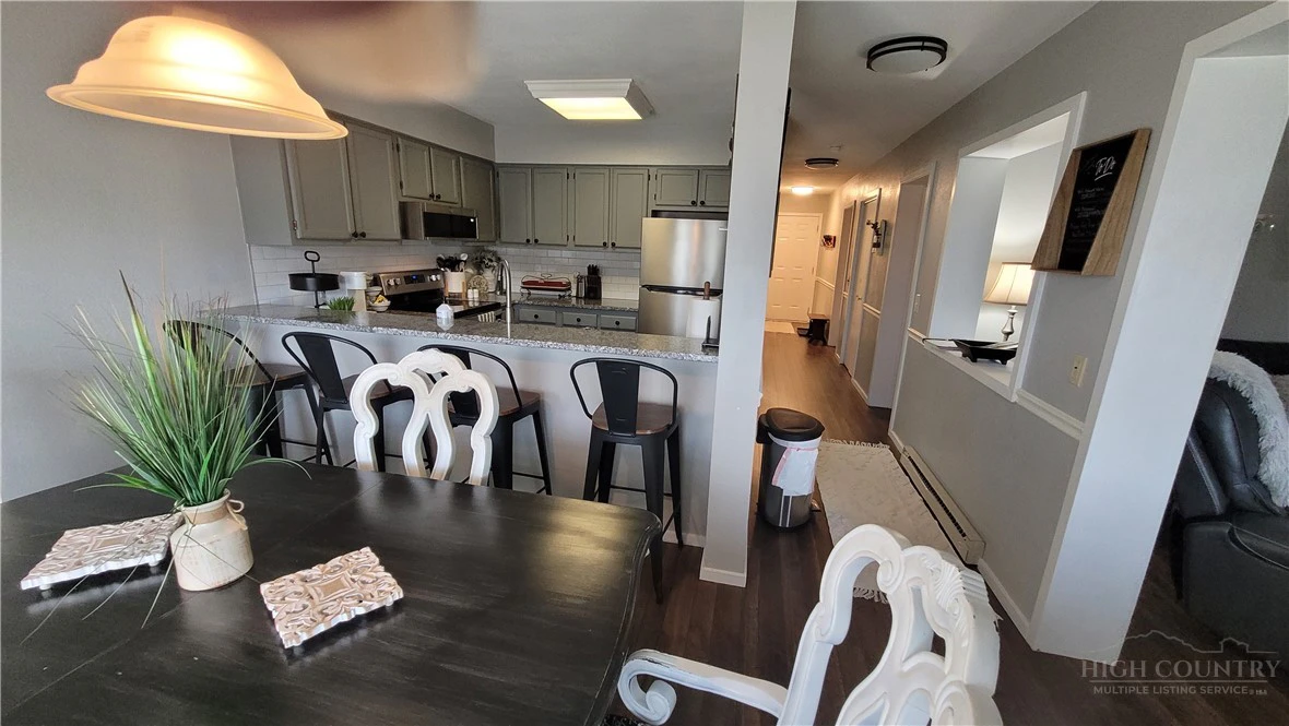 Image number 11 for the current listing