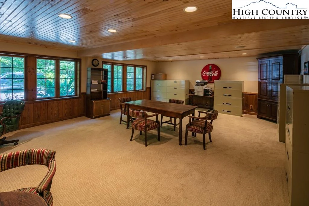 Image number 7 for the current listing