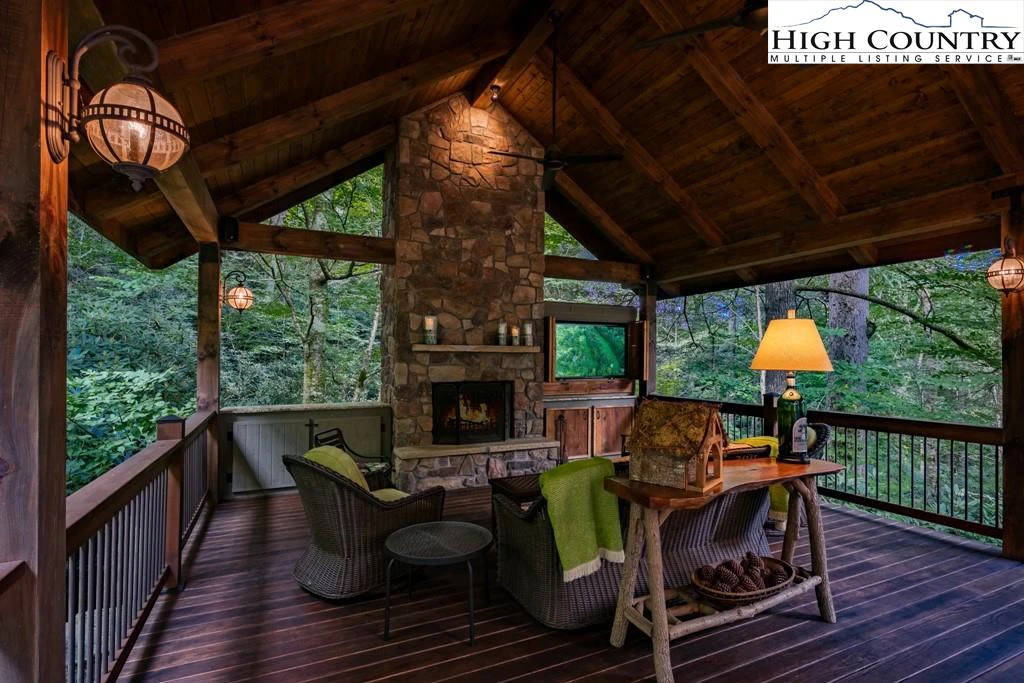 Image number 8 for the current listing