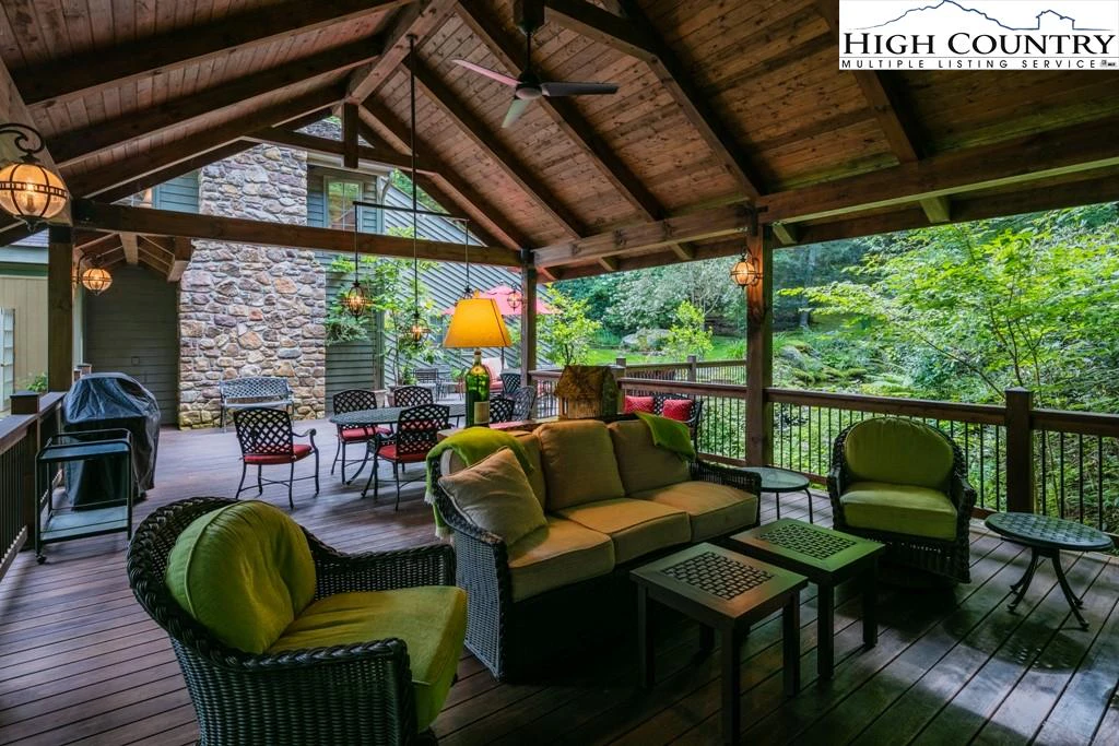 Image number 11 for the current listing