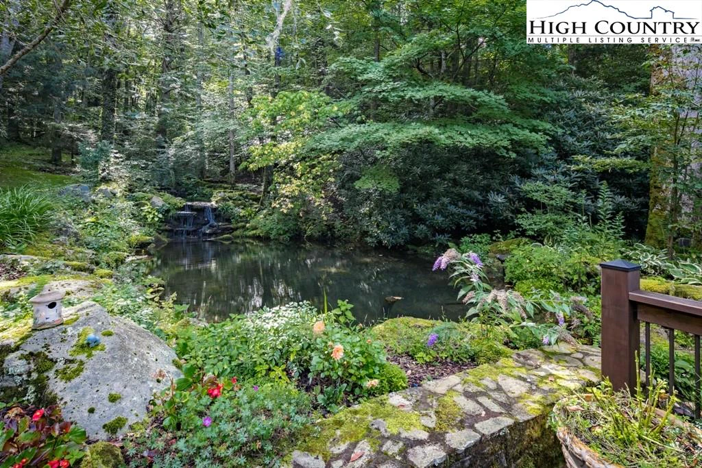 Image number 17 for the current listing