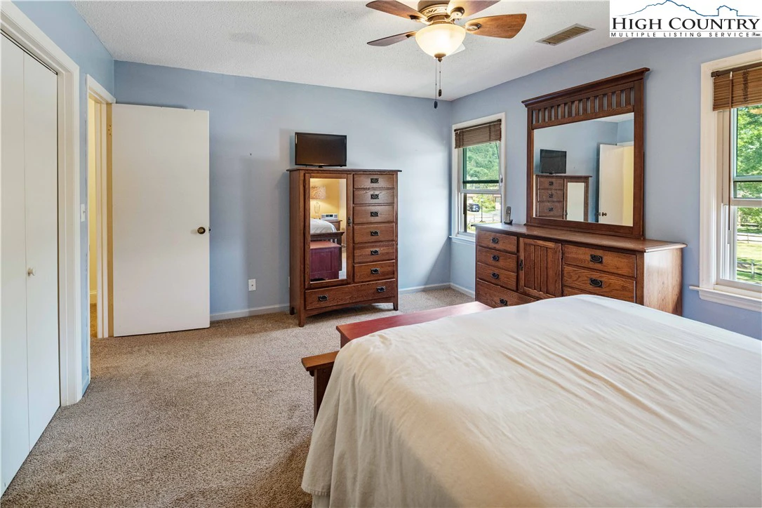 Image number 2 for the current listing