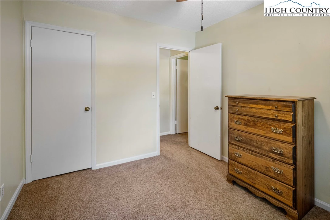 Image number 14 for the current listing