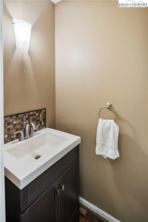 Image number 9 for the current listing