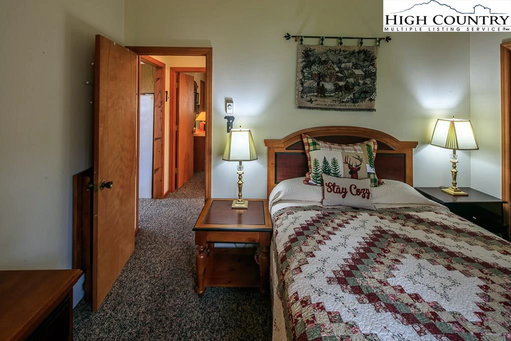 Image number 11 for the current listing