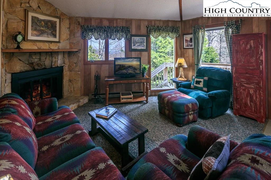 Image number 17 for the current listing