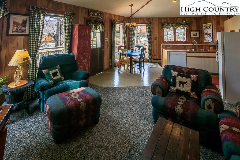 Image number 15 for the current listing