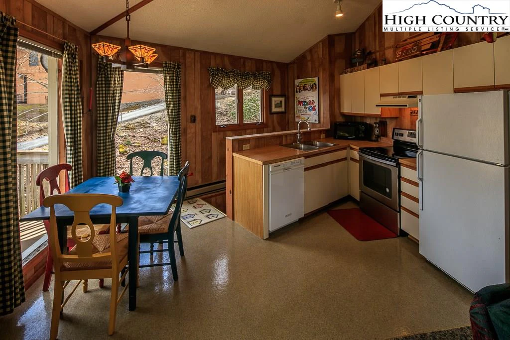 Image number 13 for the current listing