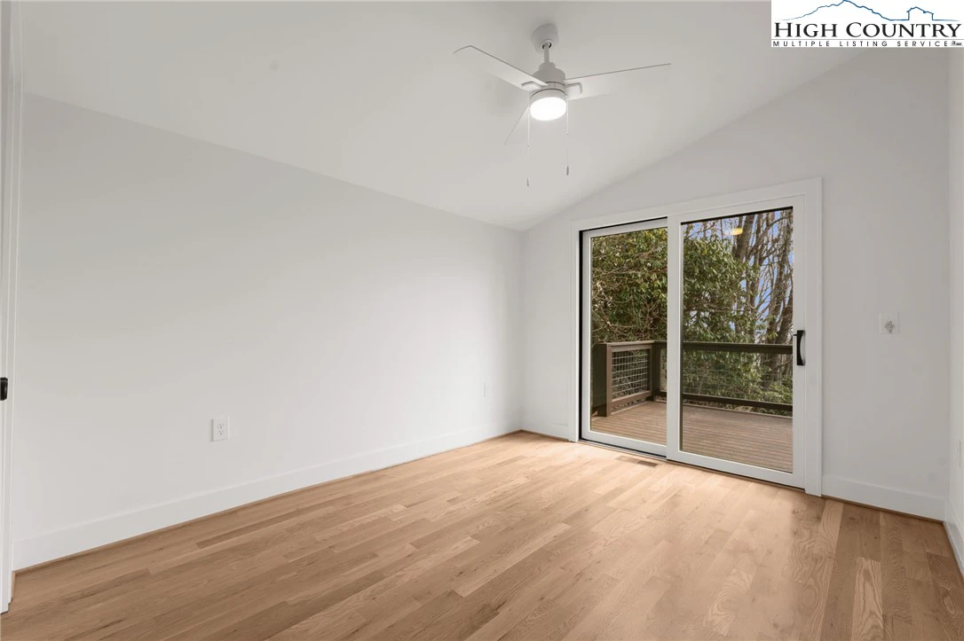 Image number 18 for the current listing