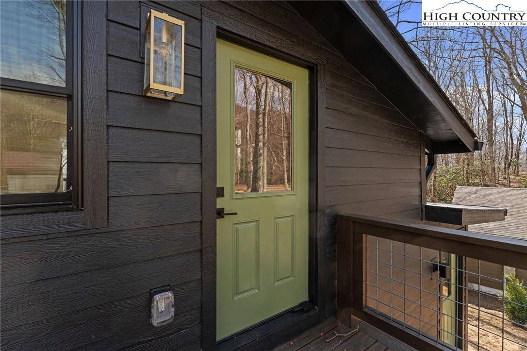 Image number 2 for the current listing