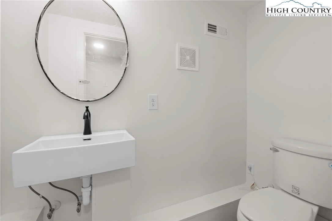 Image number 7 for the current listing