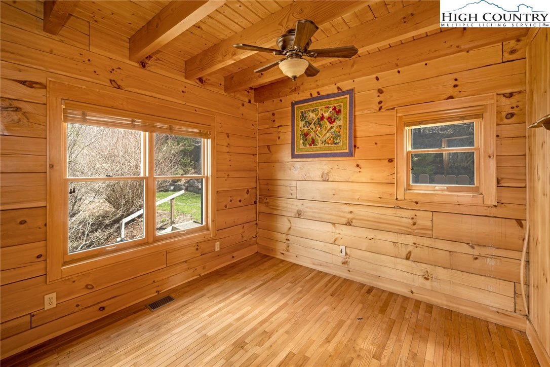 Image number 4 for the current listing