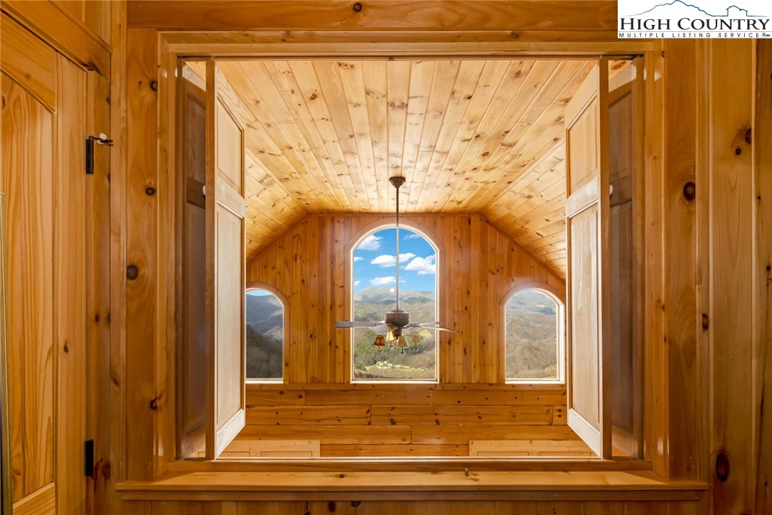 Image number 6 for the current listing
