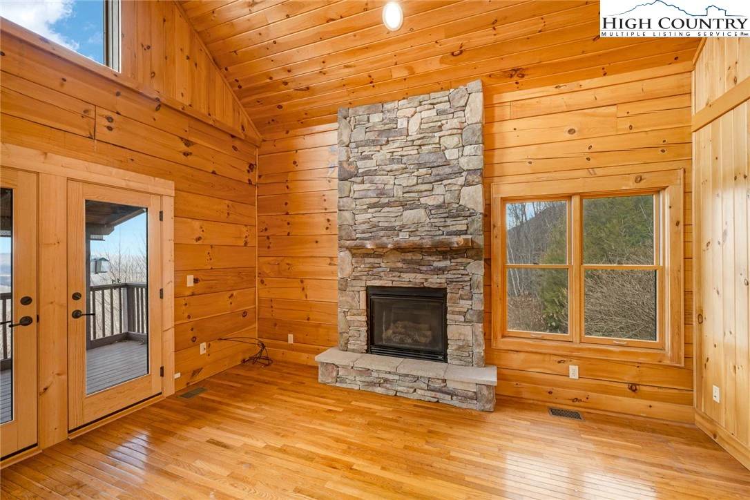 Image number 11 for the current listing