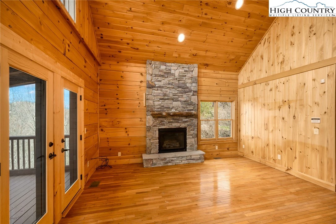 Image number 12 for the current listing