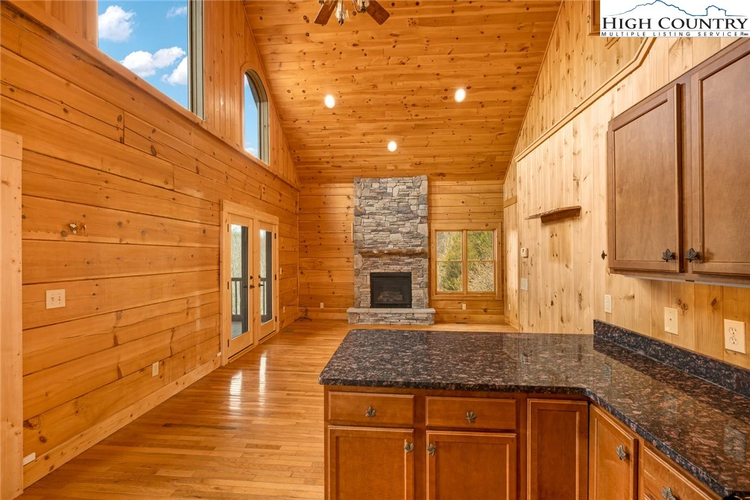 Image number 2 for the current listing
