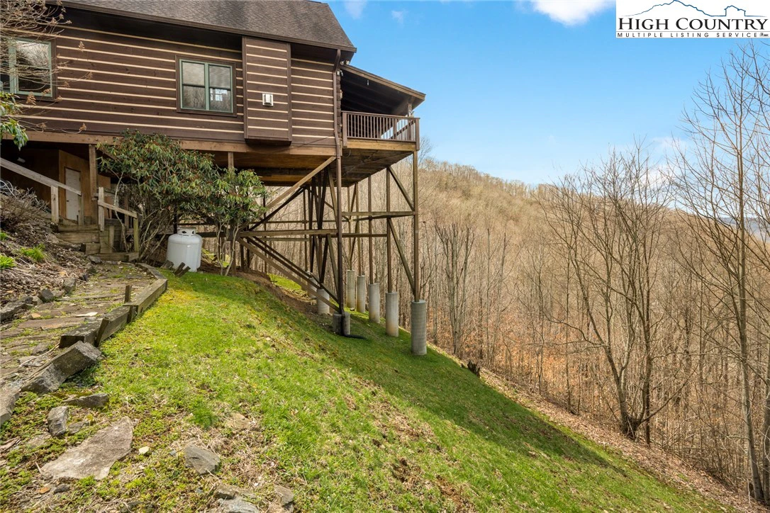 Image number 15 for the current listing