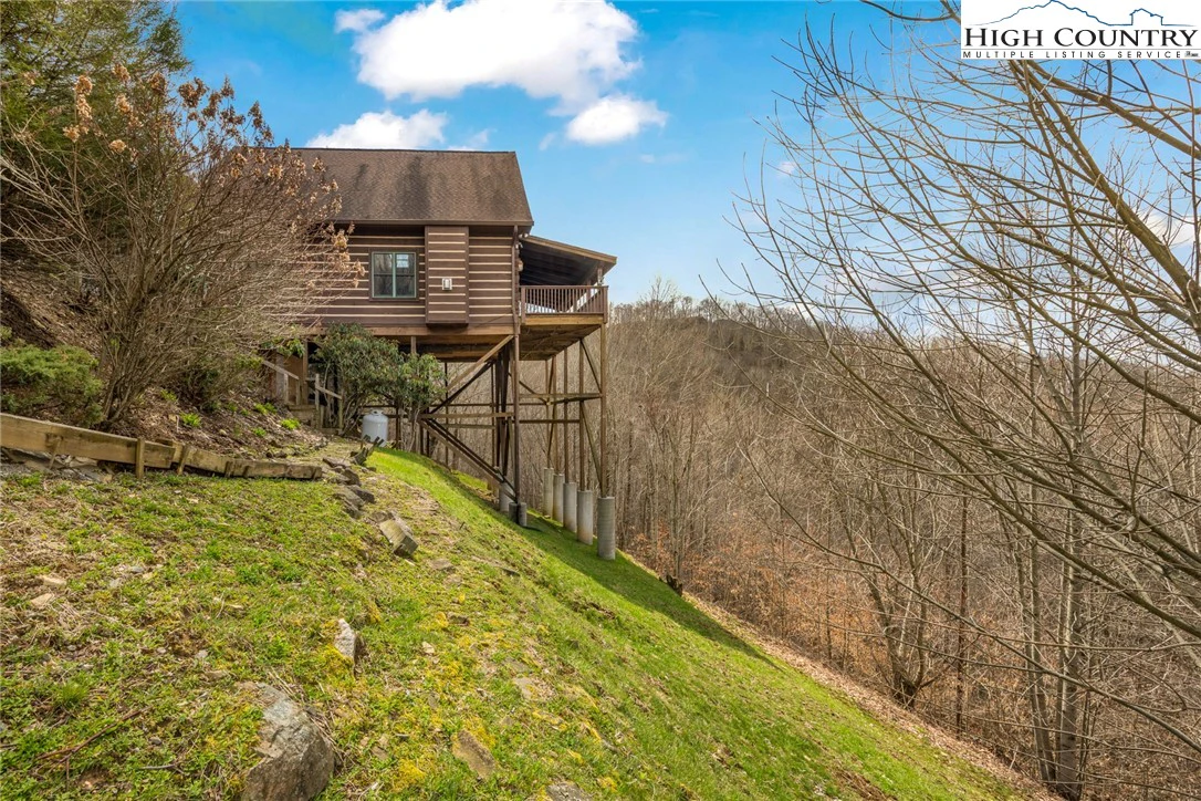 Image number 17 for the current listing
